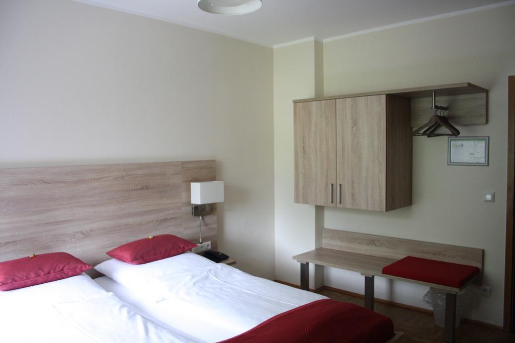 Hotel Schwarzer Adler Moers Bilik gambar